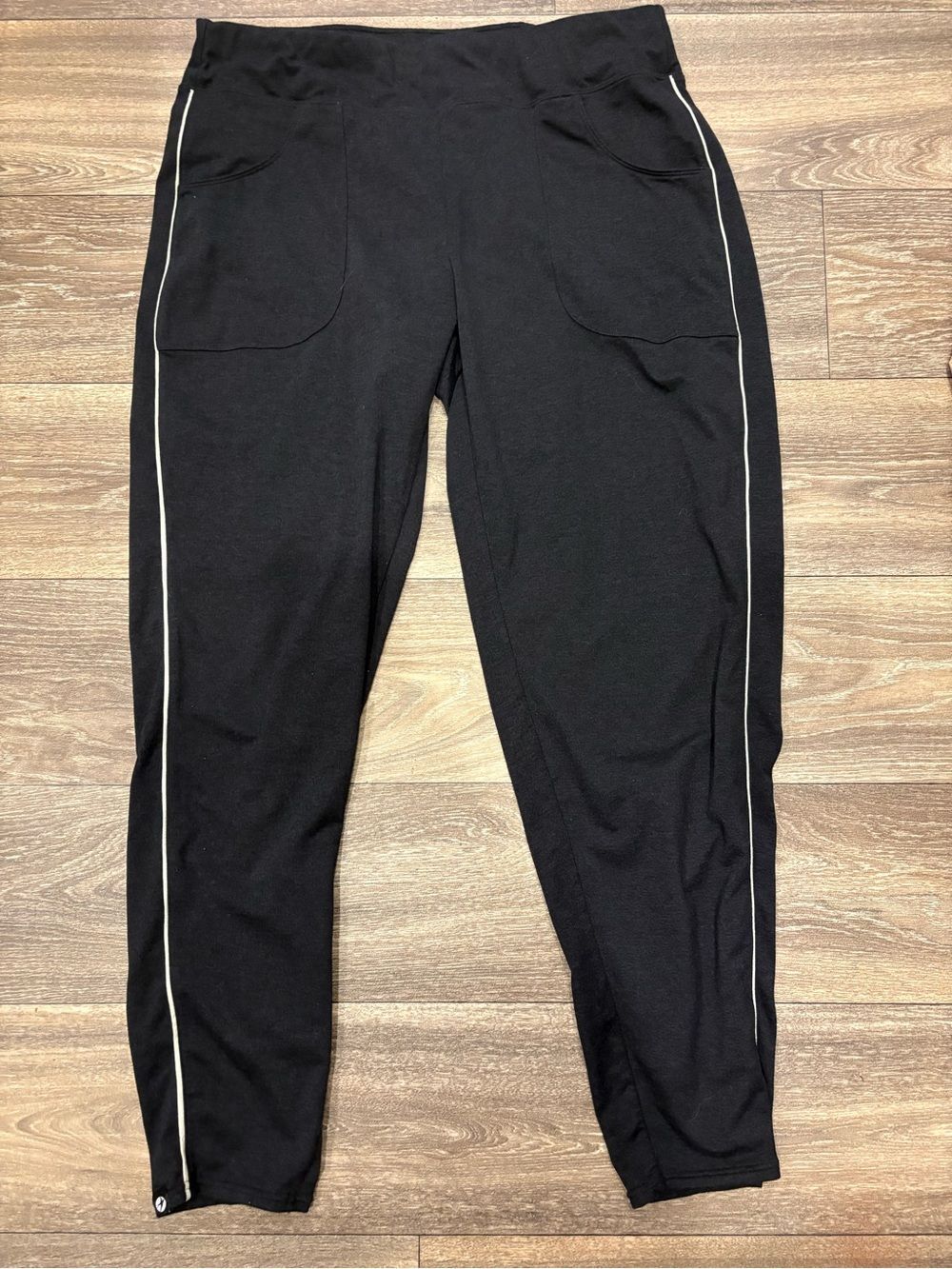 oiselle Lux Black Performance Joggers with Logo Tag Size XL